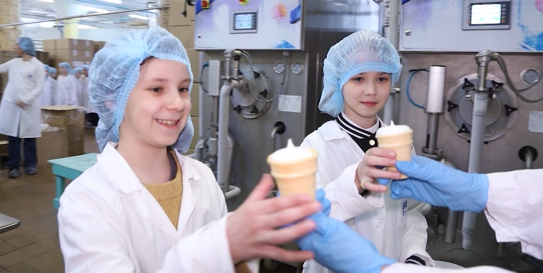Как делают мороженое: экскурсия для победителей проекта «Верный отличник» по Хладокомбинату № 3