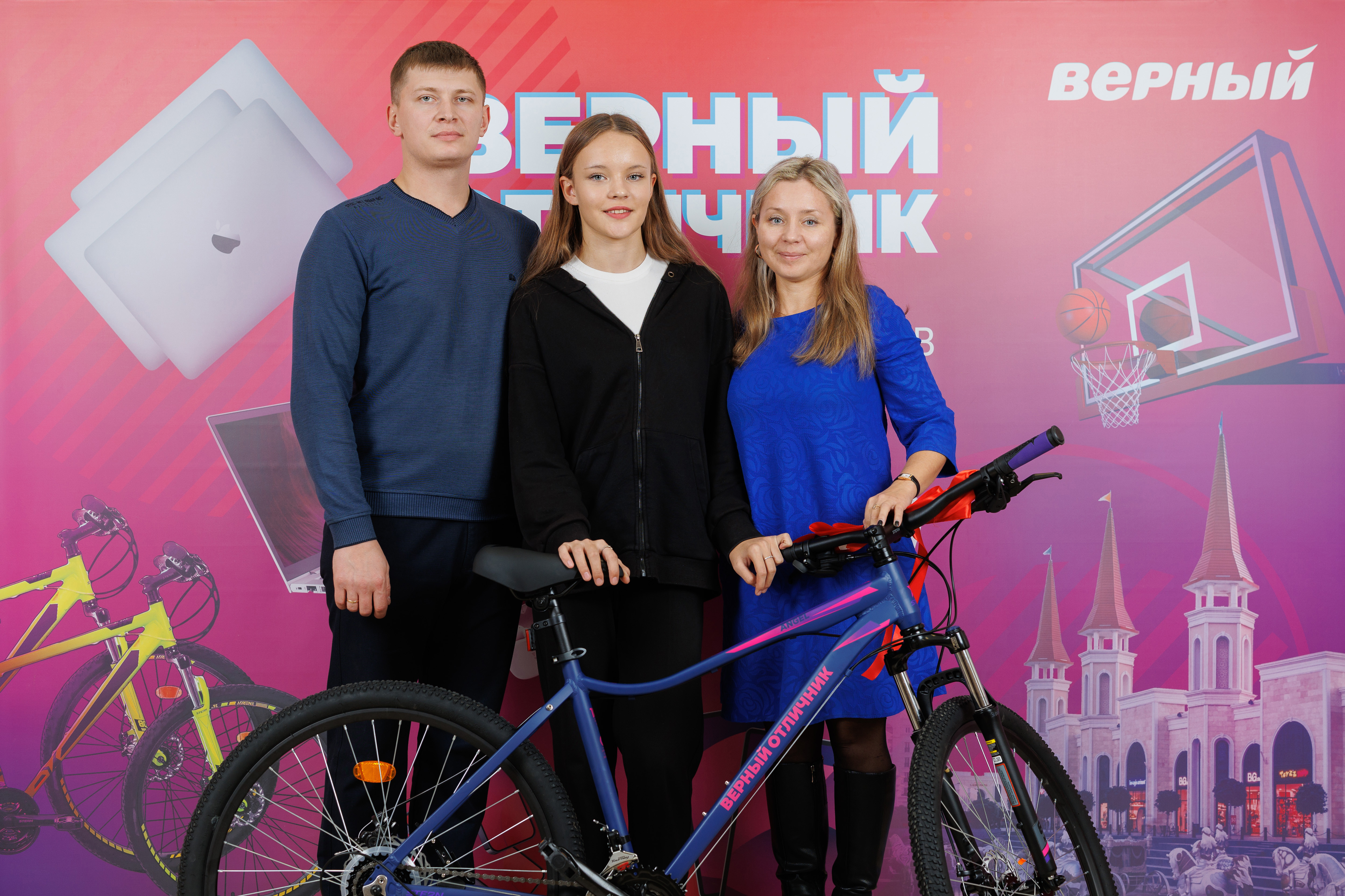 «Мы не верили, но это правда!»: как уральские школьники выигрывают ценные призы в проекте «Верный отличник»